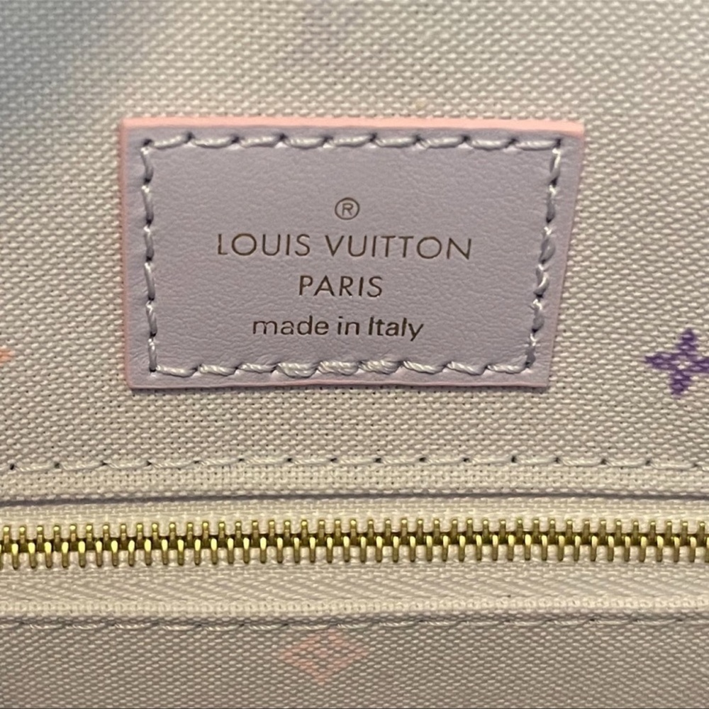 LOUIS VUITTON ONTHEGO GM IN SUNRISE PASTEL - Picture 8 of 10